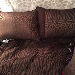 King animal print bedding set with pillows